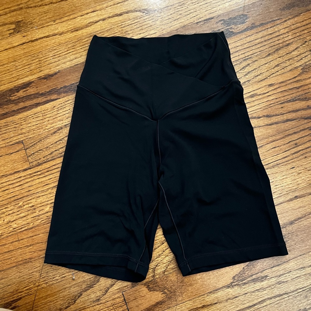 Aerie Real Me v-front high rise 7” biker short - medium